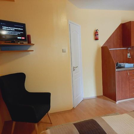 Aqua Apartman Гюла Екстериор снимка