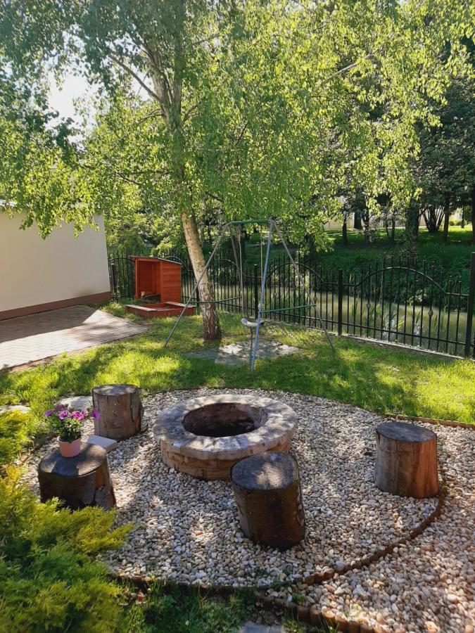 Aqua Apartman Гюла Екстериор снимка