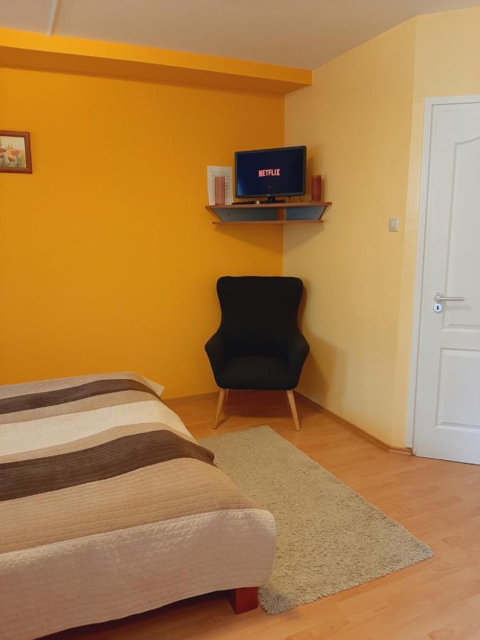 Aqua Apartman Гюла Екстериор снимка
