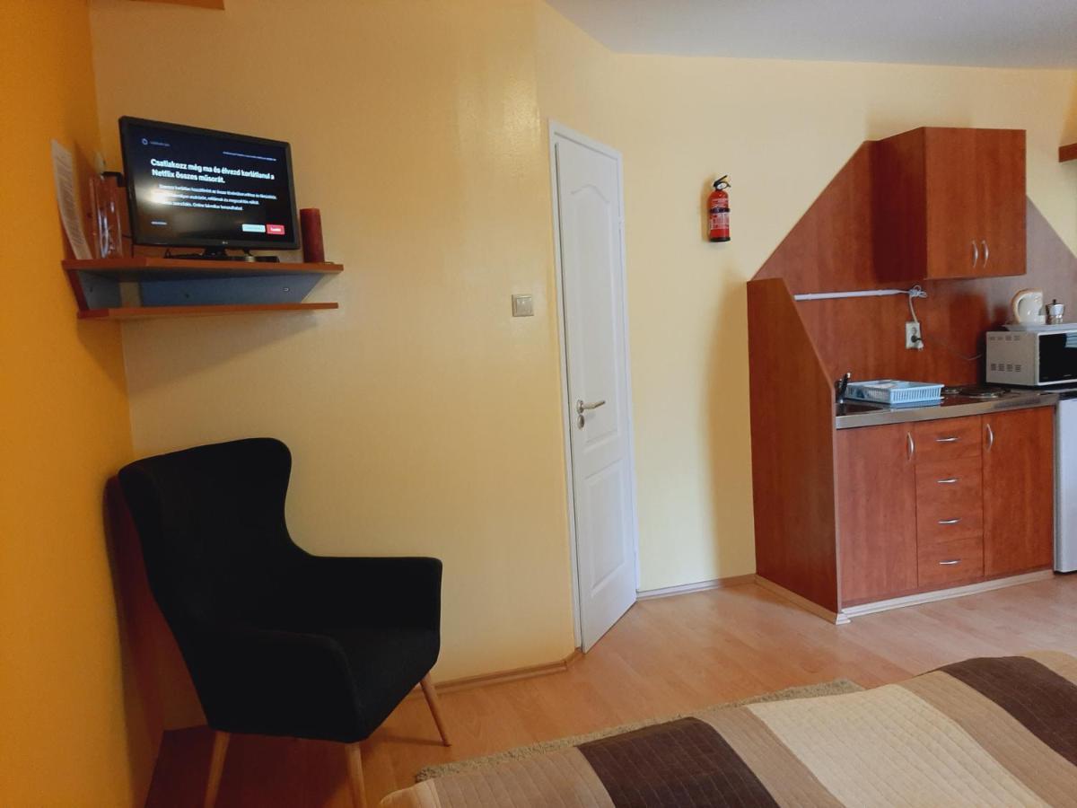 Aqua Apartman Гюла Екстериор снимка