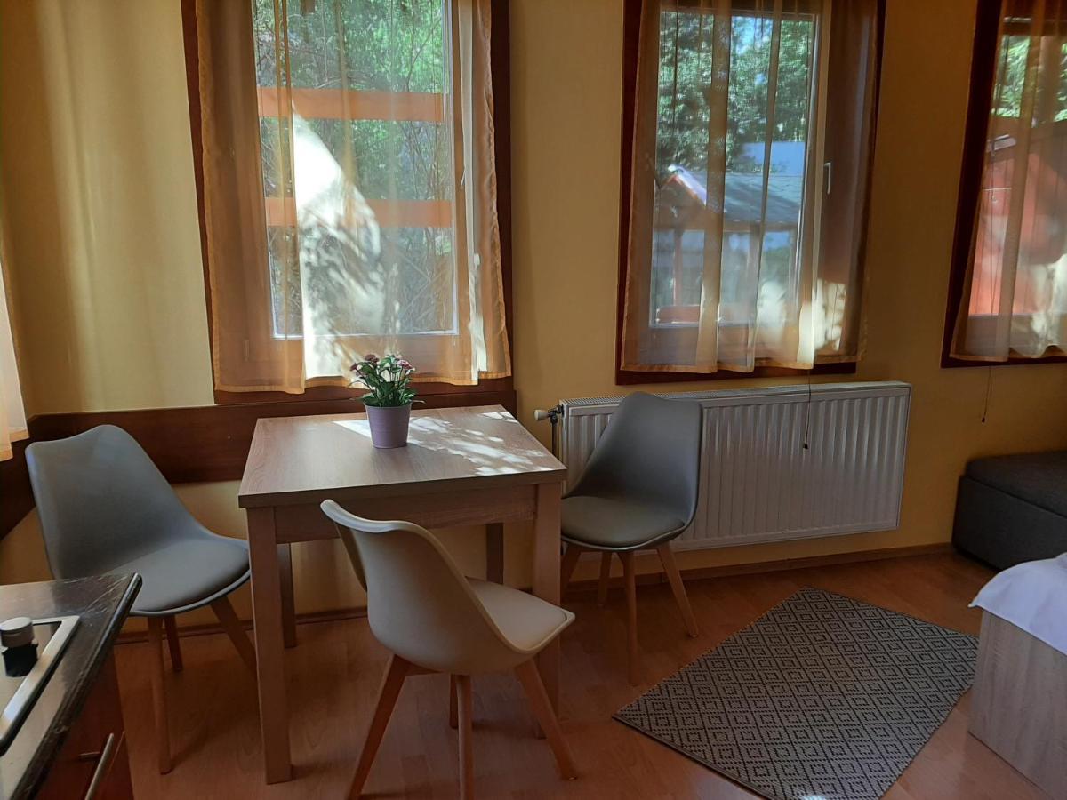 Aqua Apartman Гюла Екстериор снимка