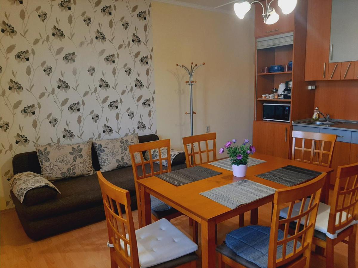 Aqua Apartman Гюла Екстериор снимка
