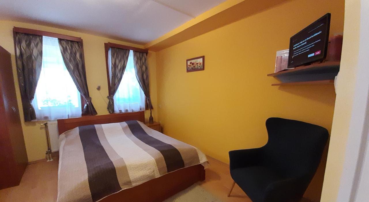 Aqua Apartman Гюла Екстериор снимка
