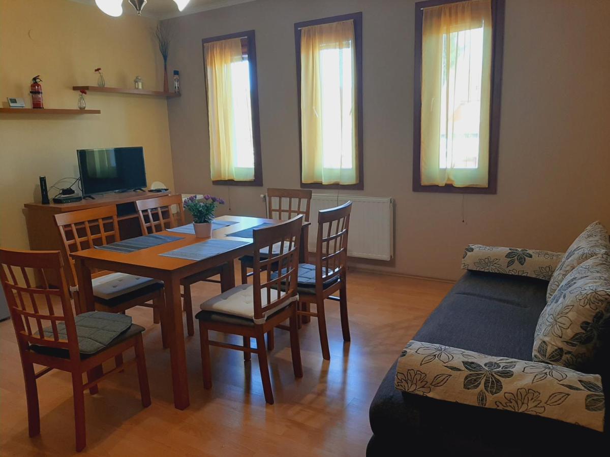 Aqua Apartman Гюла Екстериор снимка