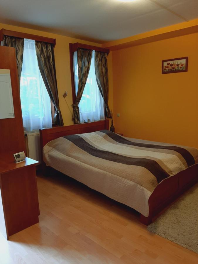 Aqua Apartman Гюла Екстериор снимка