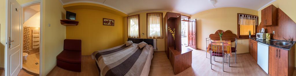 Aqua Apartman Гюла Екстериор снимка