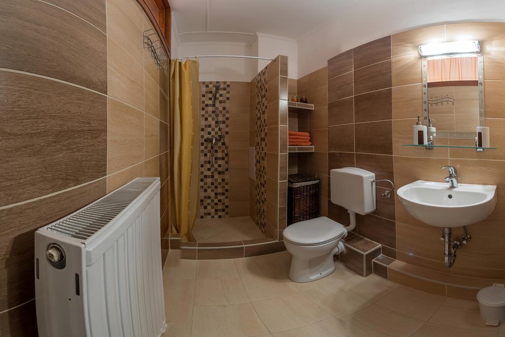 Aqua Apartman Гюла Екстериор снимка